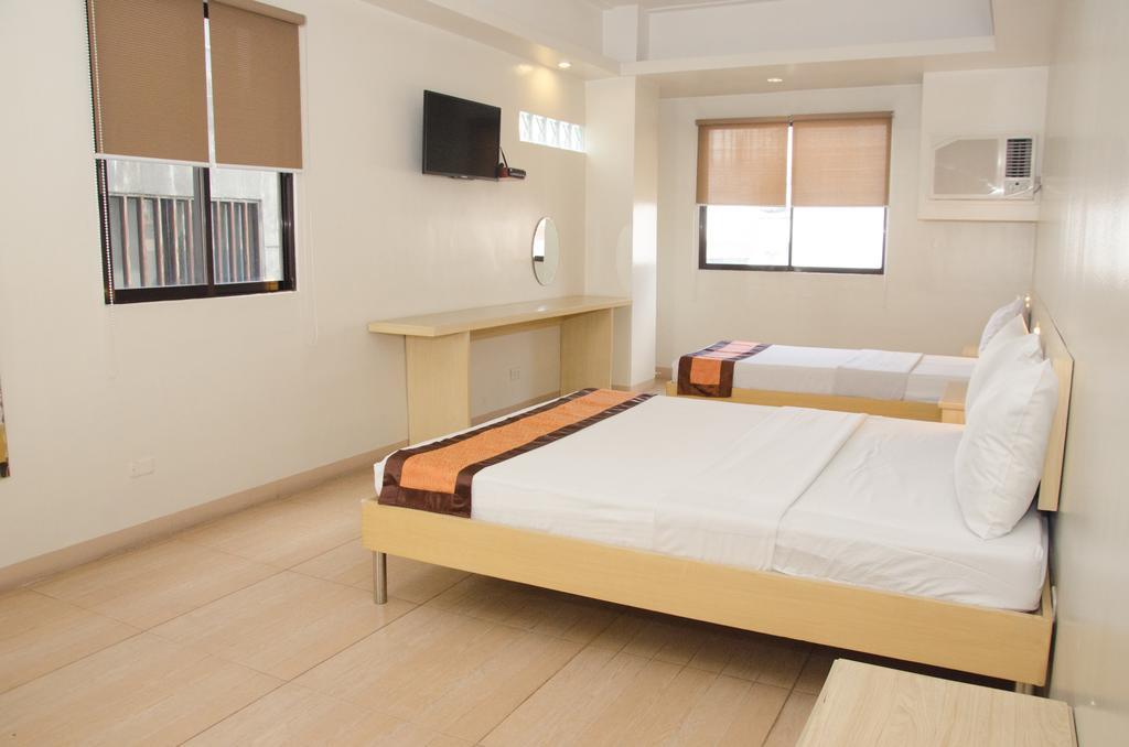 M Suites Hotel Макати Экстерьер фото
