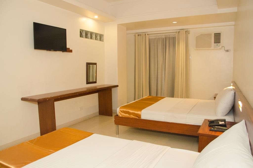M Suites Hotel Макати Экстерьер фото
