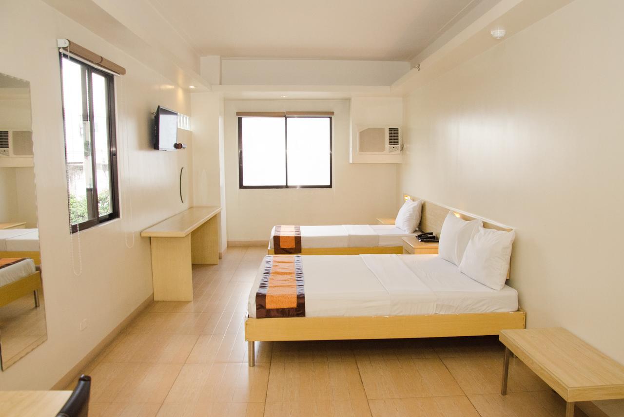 M Suites Hotel Макати Экстерьер фото