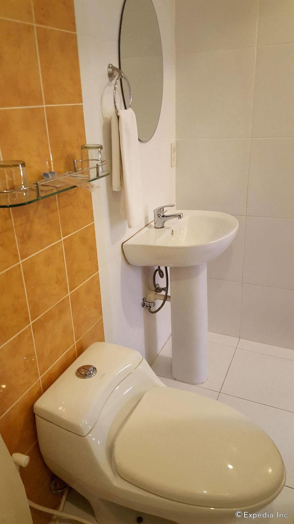M Suites Hotel Макати Экстерьер фото