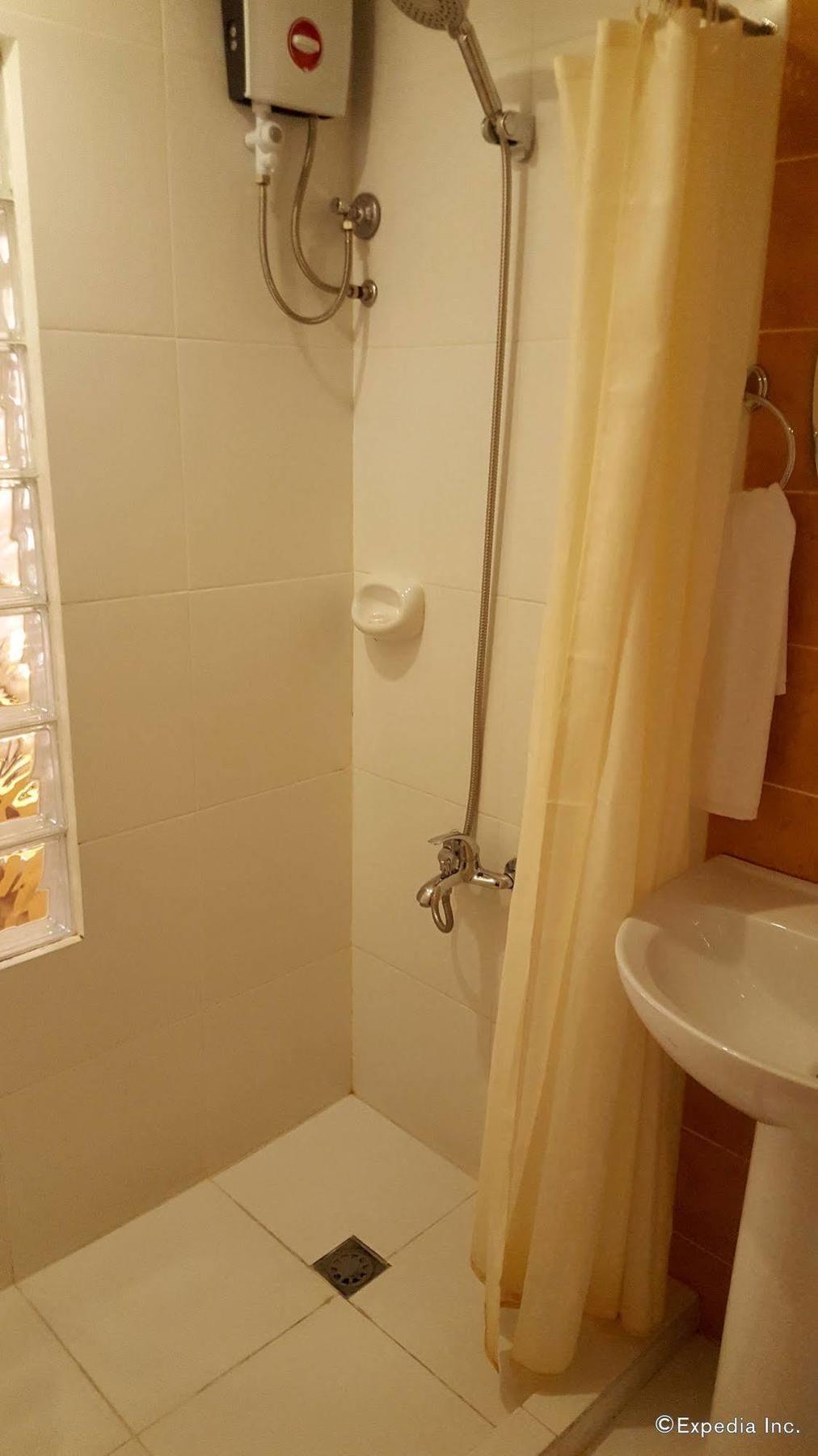 M Suites Hotel Макати Экстерьер фото