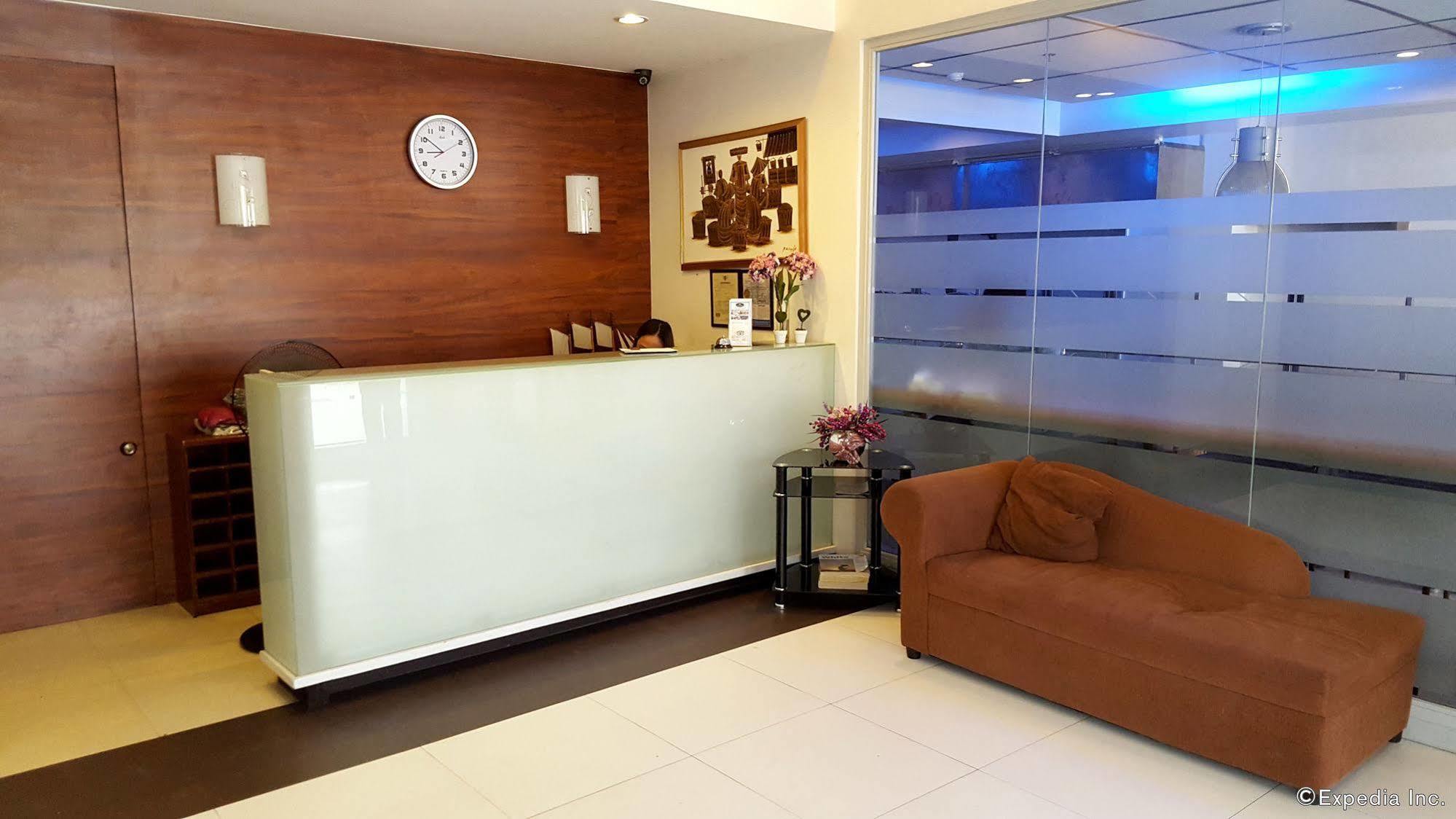 M Suites Hotel Макати Экстерьер фото