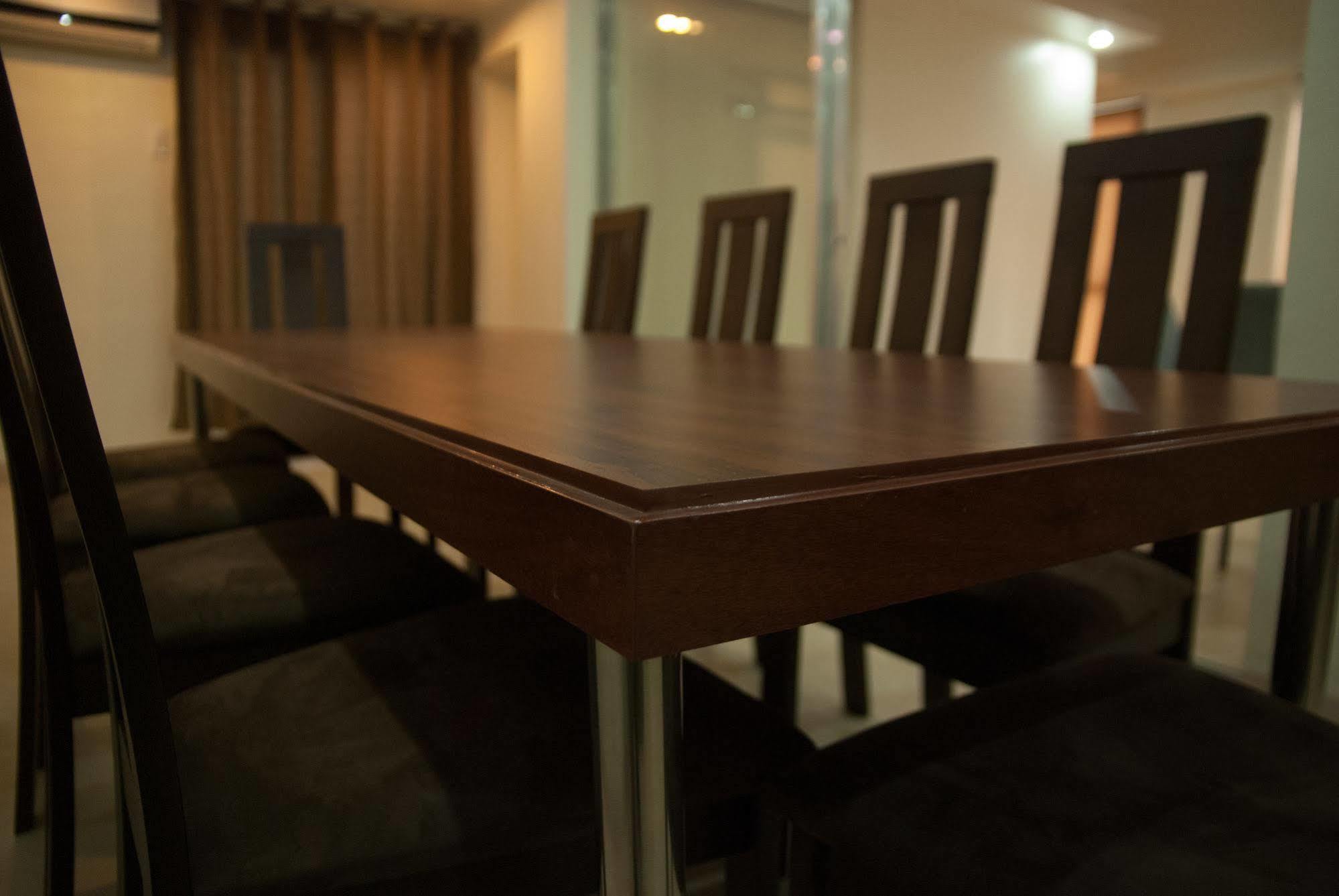 M Suites Hotel Макати Экстерьер фото